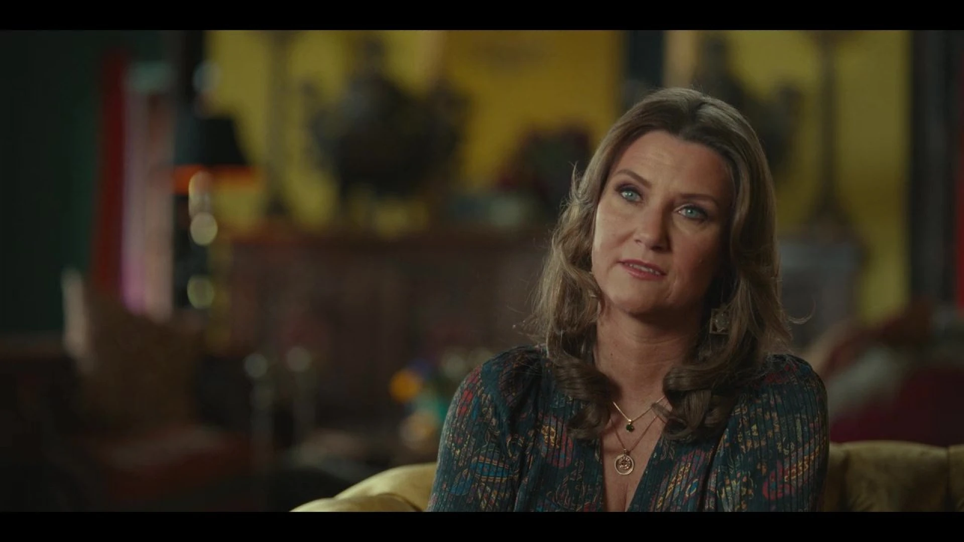 Hoàng Tộc Nổi Loạn: Câu Chuyện Tình Khó Tin